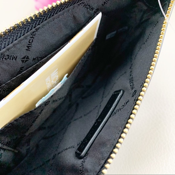 ❌SALE Michael Kors jet Set Wristlet - Picture 6 of 7